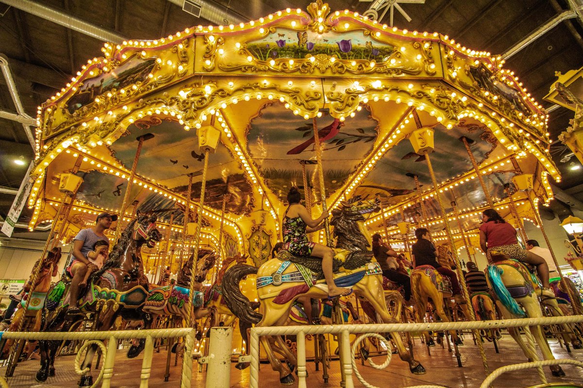 Uno de los favoritos de las familias: el carrusel. ¿Te subiste durante la #MegaFeriaImperial?

¡Nos vemos en la próxima edición!