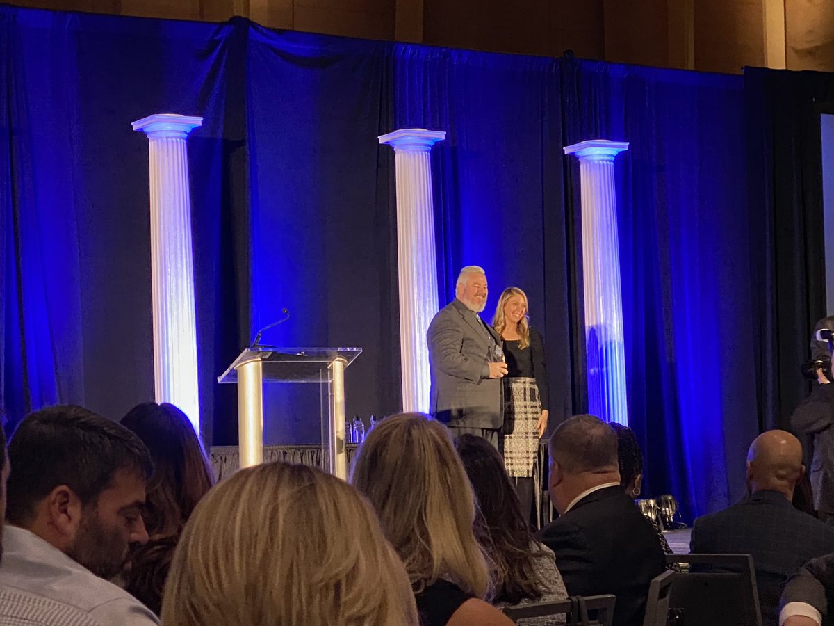 klcrone's tweet photo. @PaycorInc’s 2K Associates make Community Partners a wildly successful, employee-led volunteer organization. Celebrating @medmutual #PillarAward for community service. #paycoritforward https://t.co/XLiArDzAqV
