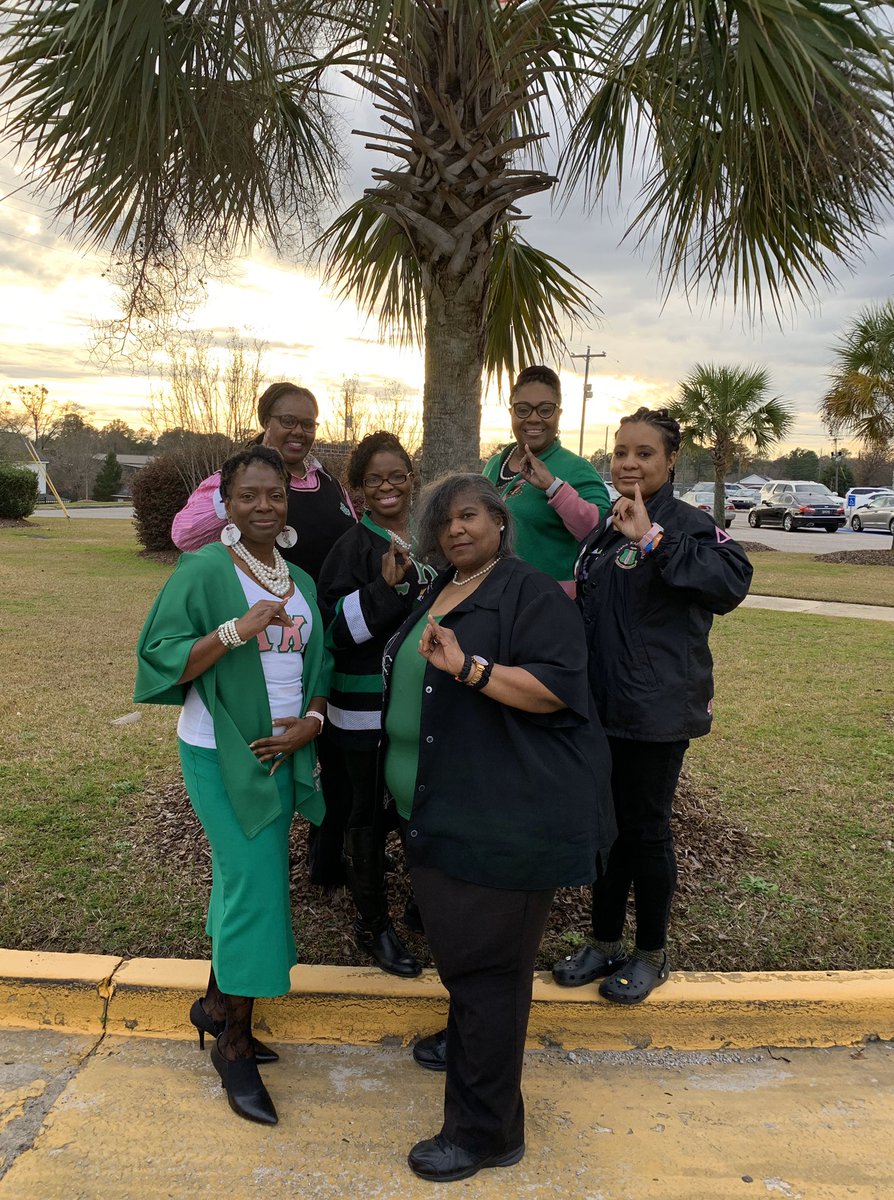 RobinColetrain's tweet photo. Today we celebrate 112 years of Excellence in Service to All Mankind! Happy Foundersβ Day Sorors! Iβm proud to be a part of this great Sisterhood! #BetaSigma #SCSU #Spring90 ππππππ #IceCOLDTrain #J15
#AKAFoundersDay @akasorority1908 https://t.co/85Lf7ewaSH