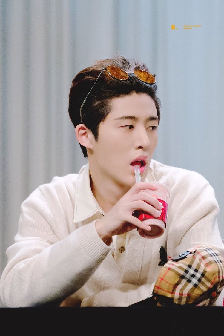 Sklavenliebe's tweet photo. My love❤

#AllTheWayWithHanbin #HANBIN #hanbiniseverything #biay #비아이 https://t.co/cFrBsvb7Ol