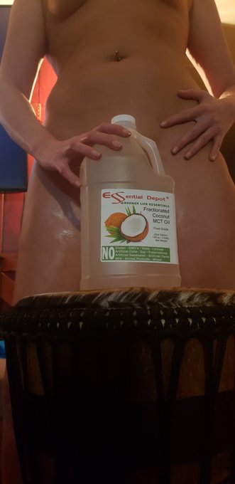 Hmmmm.....What should I do with ALL this Coconut Oil??? Visit me to subscribe and send a suggestion💦🌴💦🌴💦<a href="/tag/sexymassage"class="tags"><span>#sexymassage</span></a>