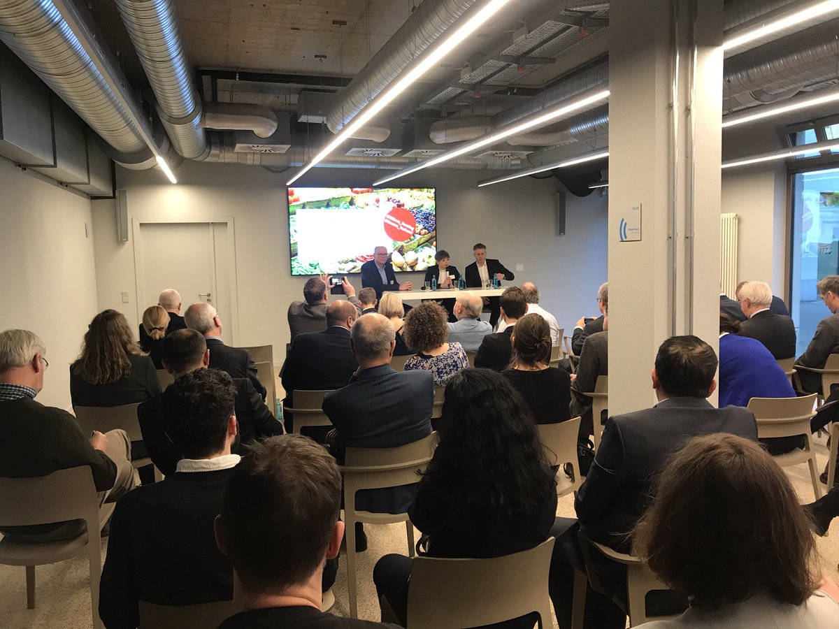 RShamshiri's tweet photo. Jan.15.2020: Ich wurde eingeladen Diskussionsrunde beim Agrarpolitischen Frühstück zur Digitalisierung in der Landwirtschaft with Dr. Rohleder, CEO @Bitkom. Sie hatten eine schöne digitale Echtzeit-Effektanwendung am Eingang.
#AdaptiveAgroTech und #digitalagriculture https://t.co/xYQ3hAFiBk