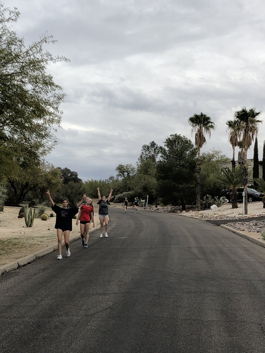 cdobeach's tweet photo. Dorados on the hill sprints today. Thumbs in the air! #doradobeach #preseasonwork https://t.co/KXXtDaQSQ2