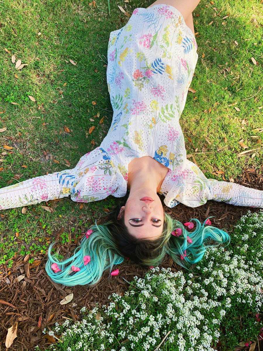 jessiepaege's tweet photo. NEW VIDEO: 2020 Closet Makeover After Gaining Weight

LINK: https://t.co/XisTlqLvUg

rt for clear skin and good luck in 2020 🌟 https://t.co/w9MwU74yVS