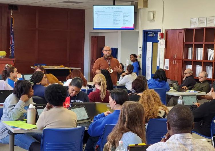 frede52's tweet photo. When I present, I feel like Iβm in a zone! I just need to find the time to do more of it! Anyone need a partner for presenting π¬ #publicspeaking #presenting @BarringerHS #SIOPTraining https://t.co/MeelQEg6Ir