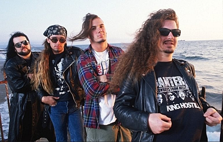 Tatechan No Twitter ミュージックビデオもかっこよかったですよね 人が飛ぶ飛ぶ この頃のフィル アンセルモの髪型 かなり好きでしたcowboys From Hell Official Video T Co Wwshyhgynk