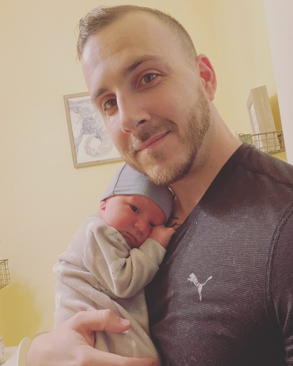 yerrawesome's tweet photo. Baby bear. 🐻💙 https://t.co/GEFUzYG3Tc
