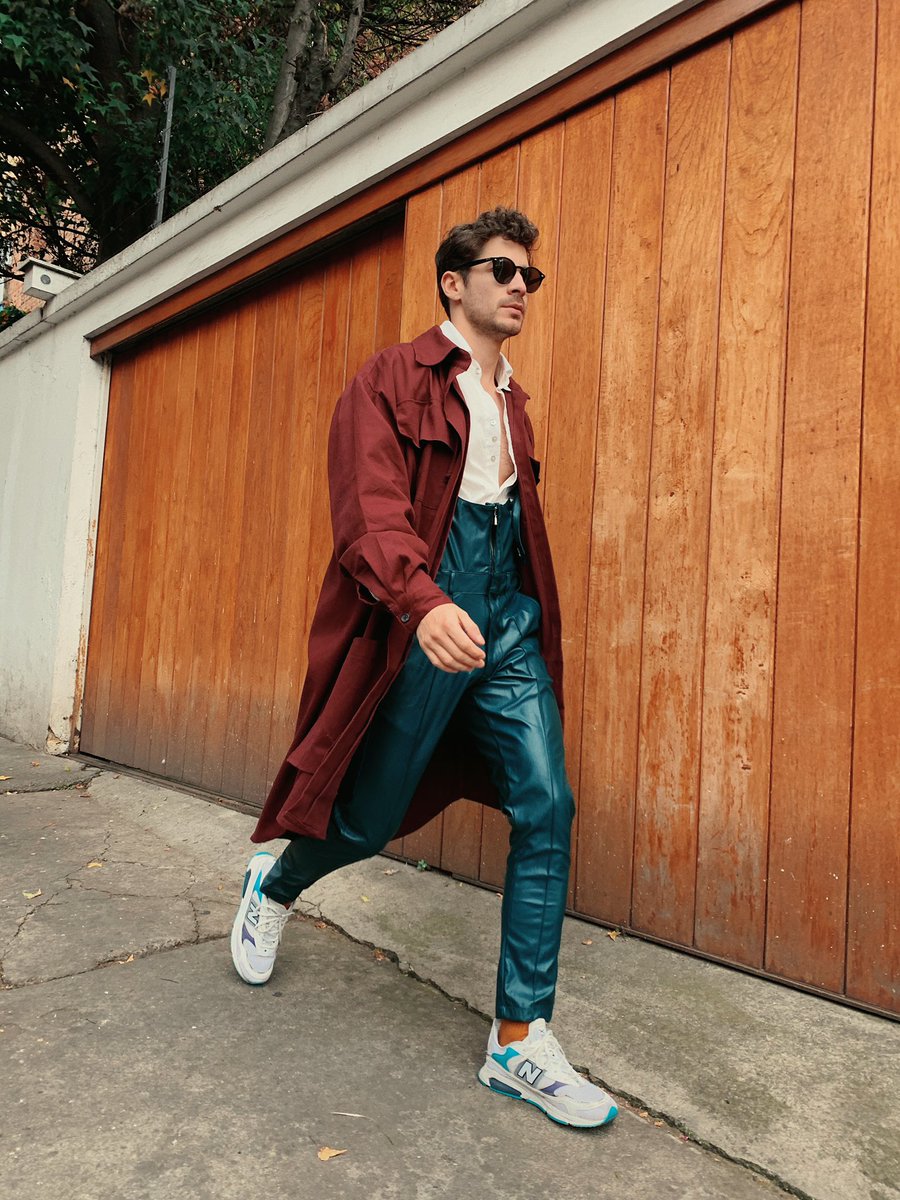 ReneUrreaC's tweet photo. El #streetstyle del día, usando la marca de mi roomie #Miclott 
¿Que tal se me ve este overol? Me pareció un look muy romántico con la camisa de mangas con volumen. https://t.co/yzKHwgyaFP