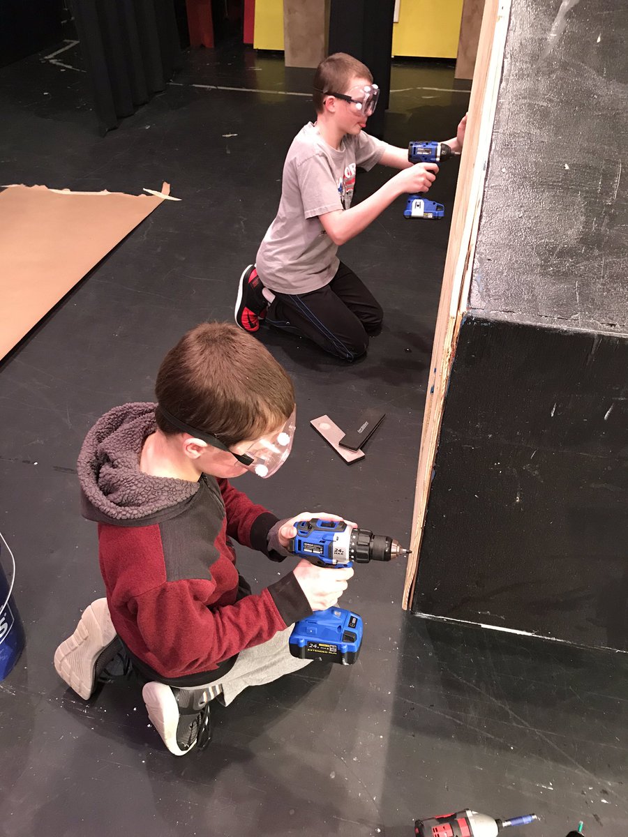 SFMSDramaClub's tweet photo. Our set design team is hard at work! 7 weeks until show time! https://t.co/ruzkOgkInI