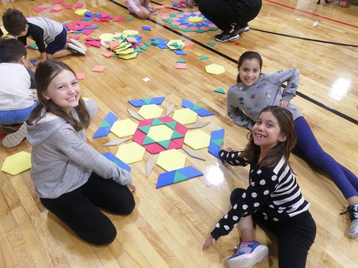 KatieP1120's tweet photo. So much fun playing and learning in math tonight! Even the big kids enjoyed themselves! 
#mathisabigdeal
#mathisfun
@GFESWildcats
#teamgfes
@CarolynGump
@dayala111 https://t.co/cp1IEKVxgt