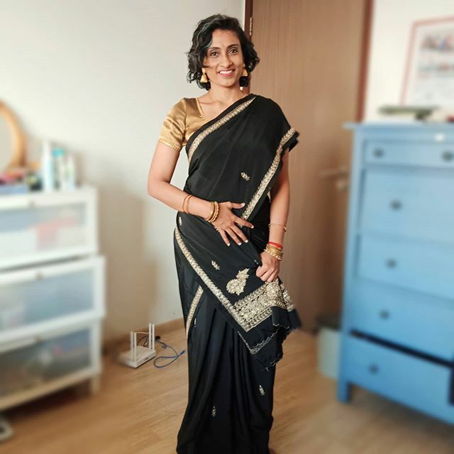 senseslenses's tweet photo. It's not often that I get the opportunity to wear a black saree (entirely my fault since i don't wear sarees unless I'm heading to a wedding), so I'm so glad we were able to attend a haldi kum-kum this #sankranti that let me air out this saree! #classicb… https://t.co/C44yWHGSQp https://t.co/WEysKSuC9l