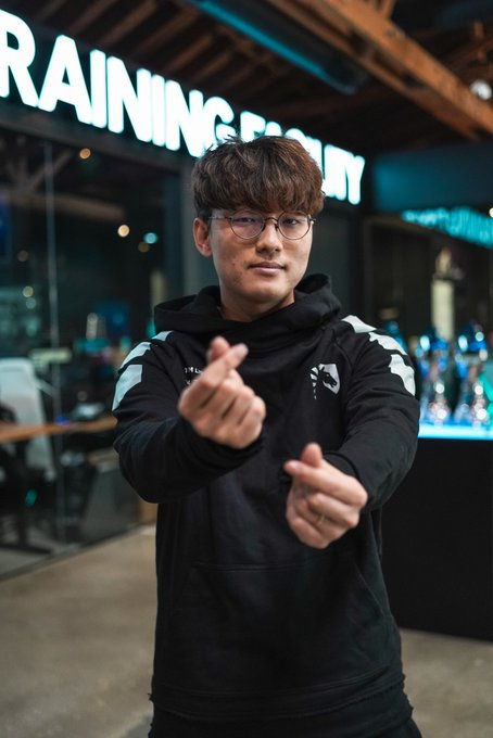 TL CoreJJ tweet media