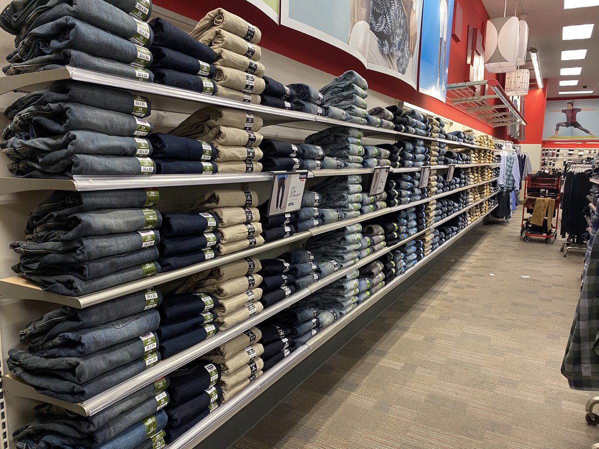 Wait hold up is that at Springdale??? I just checked it is #WHOA @Kat_SrHR <a href="/kelsienoe/">Kelsie Noe</a> @I_Tob26 #refresh!