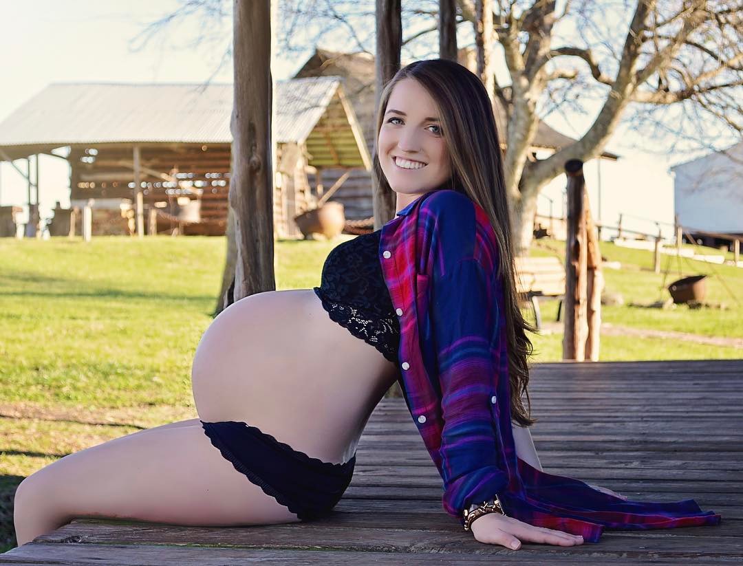 Shae not-pregnant, then pregnantpic.twitter.com/7tyQu3IXPt.