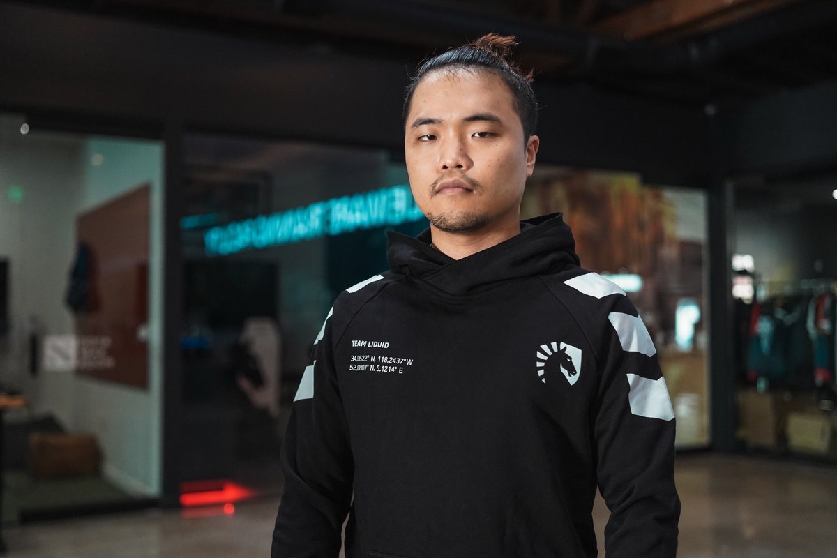 Im giving away new LQD hoodie just RT and reply your size if you want to win