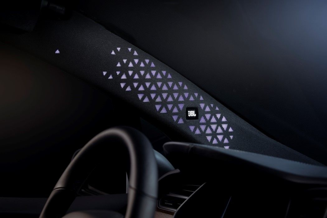 alcadesign's tweet photo. Harman is redesigning its in-car audio systems specifically for electric vehicles | Yanko Design https://t.co/Ik8uAPLfFK https://t.co/AkZB208Wvn