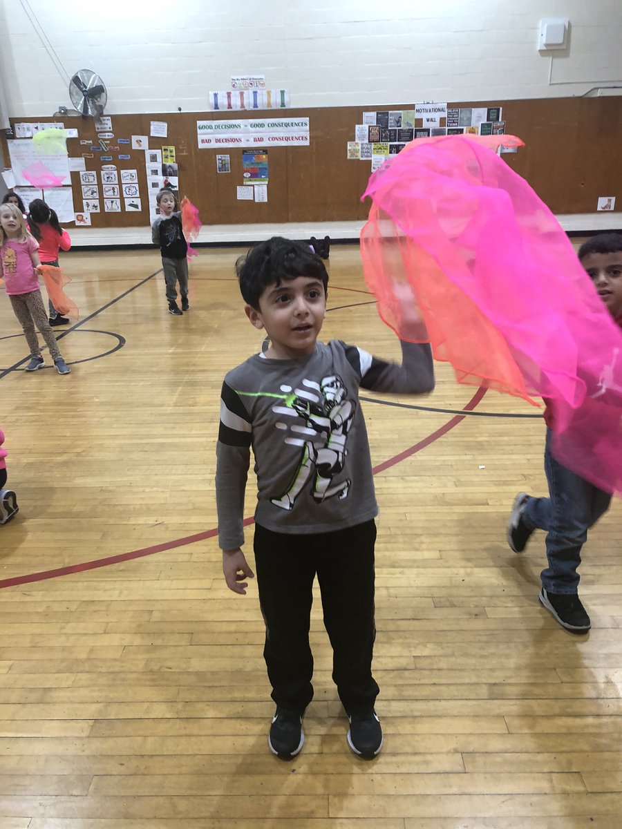 therosadoverse's tweet photo. Practicing hand-eye coordination isn’t always fun, but things change when you use Juggling Scarves 🤹🏻🤹🏽‍♀️😁🙌🏻 #cliftonconnects #physed #pe #juggling #cliftonpublicschools @CliftonSchools https://t.co/vBN8gq7jhl