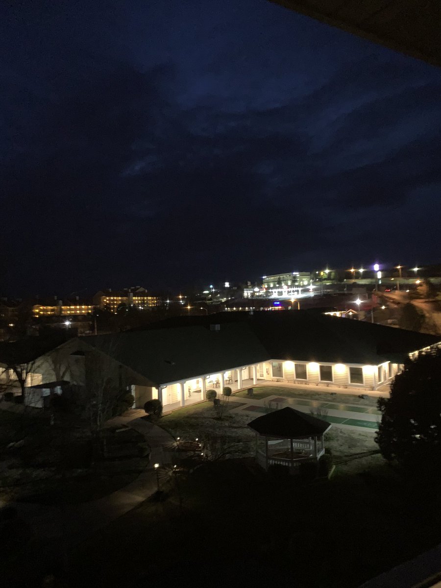 Radr3d1969's tweet photo. A beautiful evening view from my unit at The Suites At Fall Creek in Branson, MO. Enjoying this opportunity to see how other locations run and gain valuable knowledge. #LifeAtDiamond #DiamondResortsCareers https://t.co/FmbCfyH7c3