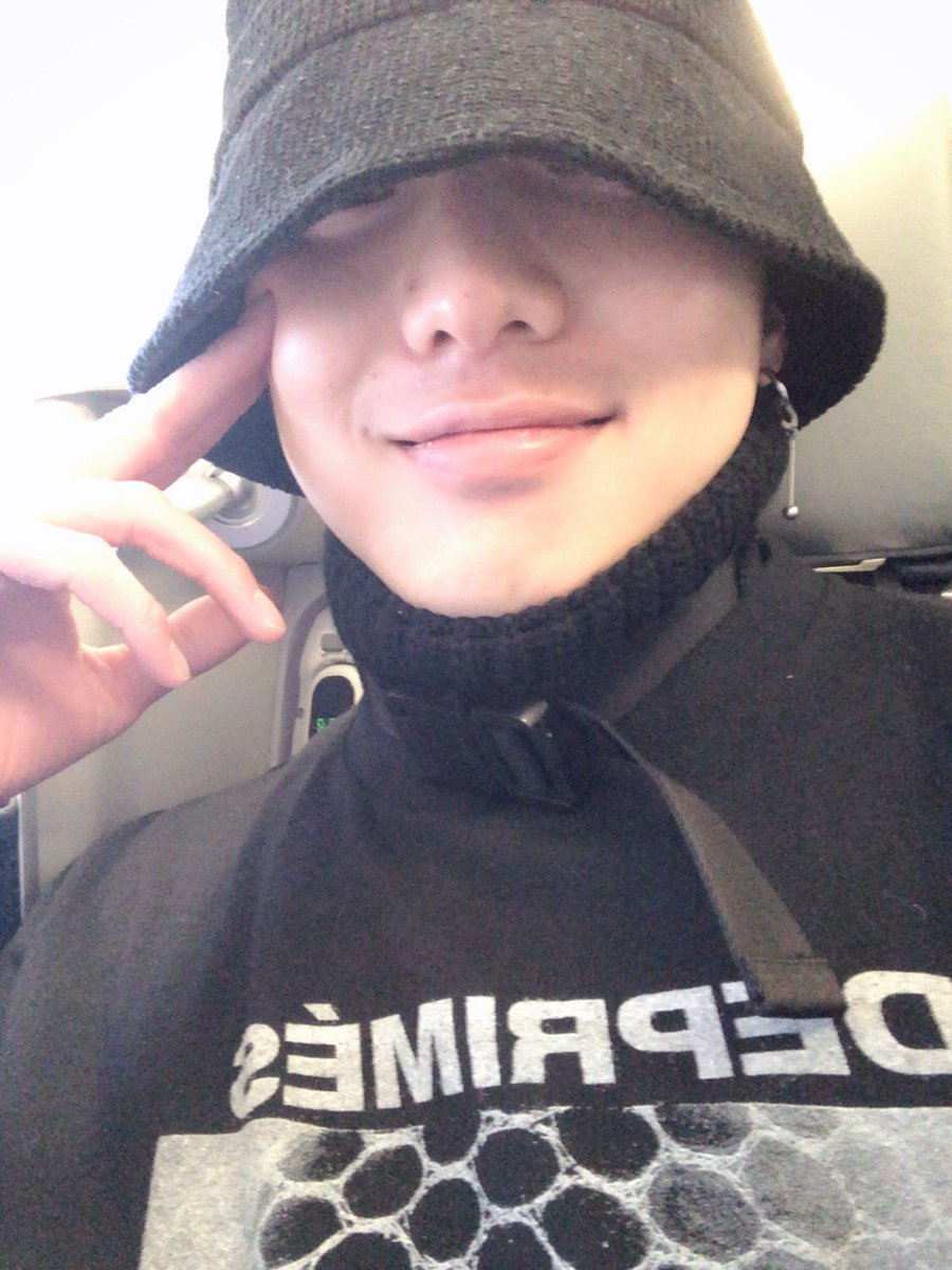 official_yoon_'s tweet photo. 다녀오겠습니다🛫 https://t.co/abw186f6Kq