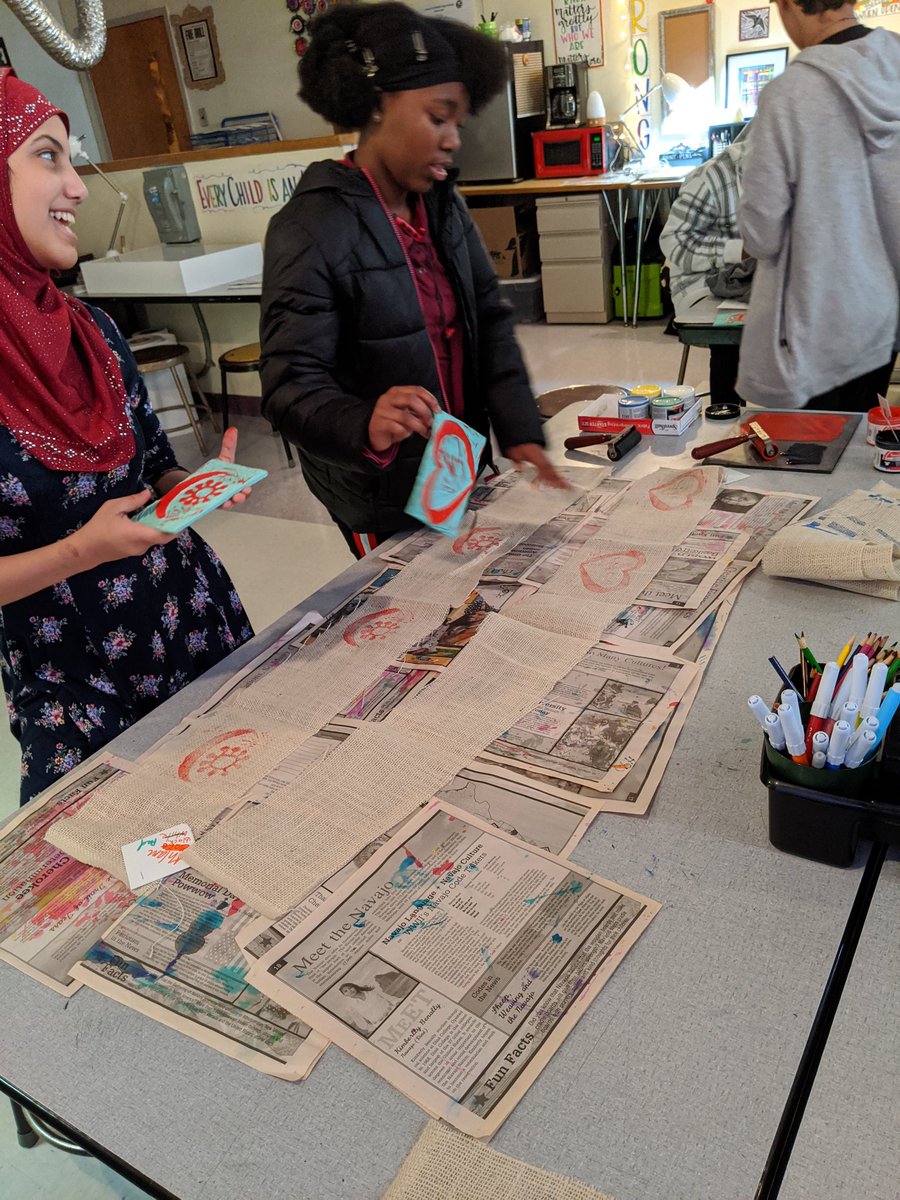19ArtROCS's tweet photo. Culturally relevant art making!!!! 8th graders study and practice the art of African Adinkra printmaking- carving linocut print techniques on burlap. So much fun!!!  @RCSDsch19 @rcsdarts @ProudPrinc19 @TDade https://t.co/5cJarvNgaP