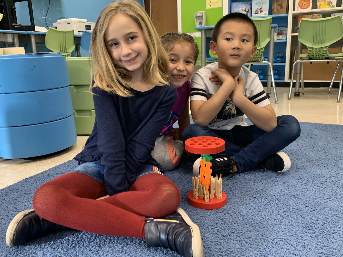 DLevitt11's tweet photo. After reading and discussing The Big Umbrella, Ss worked together in the Makerspace to create umbrellas that could shelter as many people as possible. https://t.co/veaGtgDWdu