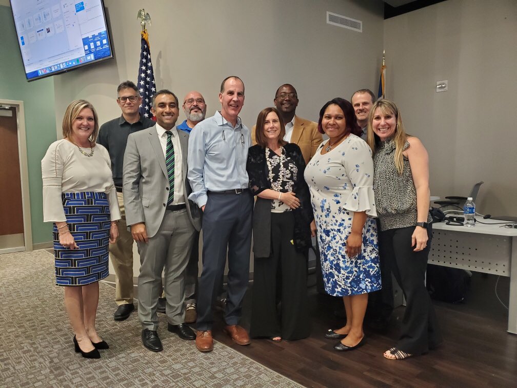 bcexbroward's tweet photo. Packed house for our Spring kickoff keynote “Redefining Entrepreneurship” by @gschoeniger author and co-founder of the Entrepreneurship Learning Institute! Also first event under the leadership of our new Director @ImranSiddiquiFL! #BCEx #BCProud #BrowardUP #Entrepreneurship #ELI https://t.co/pXQ6e3kUO3