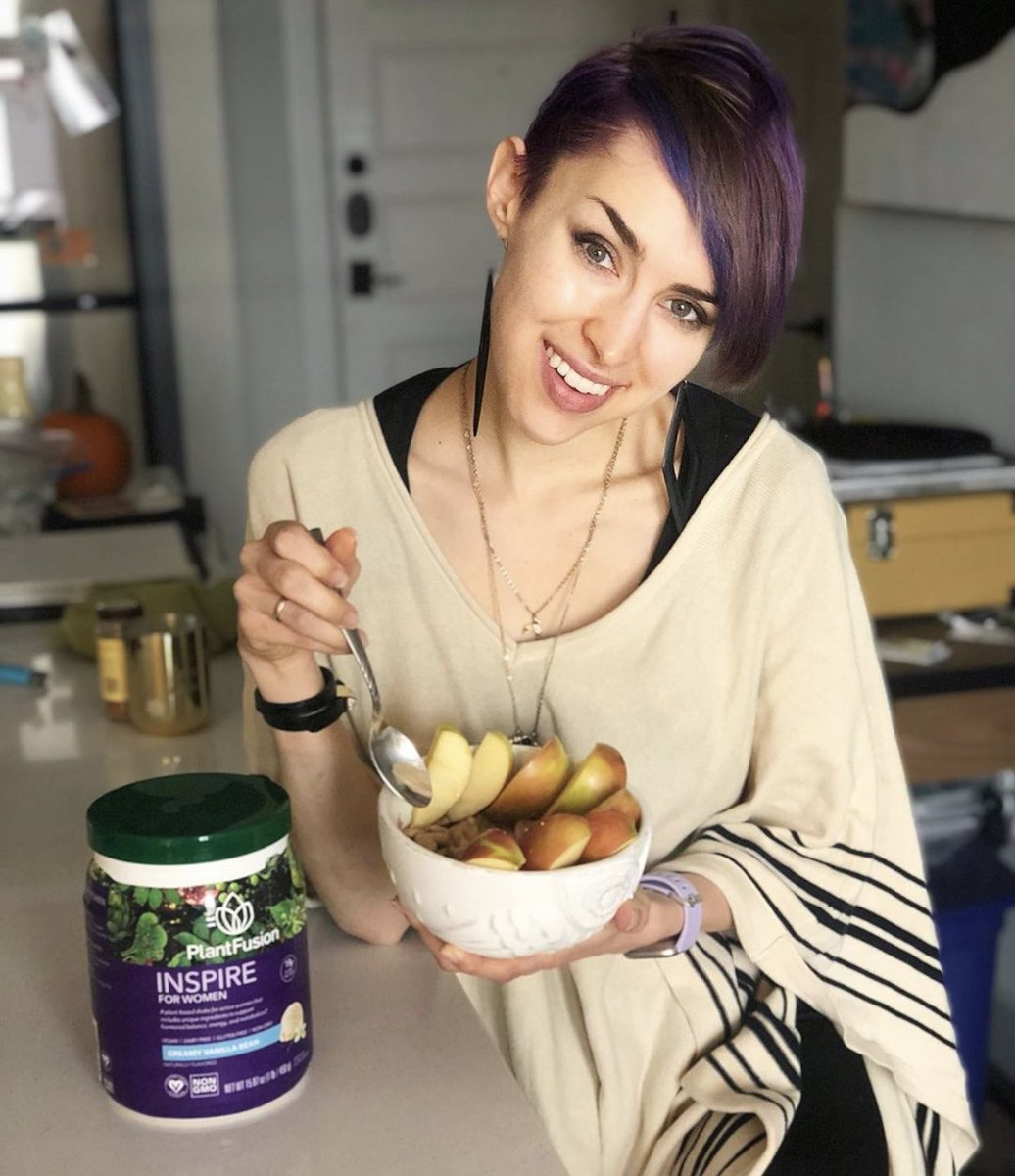 Do you use your PlantFusion in your morning breakfast bowls? What are your favorite add-ins?

📸: @colormecourtney_