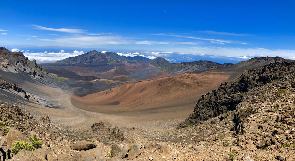 @sl2016_sl @miliman12photos @StromfieldAdvs @TravelBetterApp @LaceDiaries @TheDanishNomads @monstervoyage @suzytheexplorer @Touchse @always5star #WanderlustWednesday Takes us back to #Hawaii. The @HaleakalaNPS on #Maui is impressive terrain ! #Travel