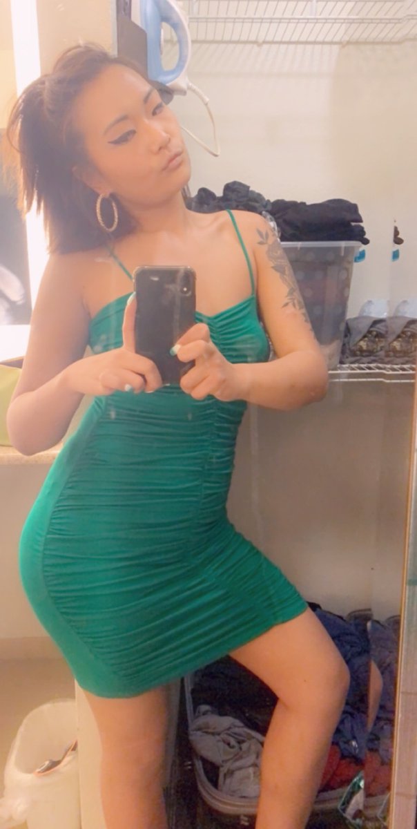 #dirtymirrors always ruin a cute mirror #selfiepic @FashionNovaHelp @FashionNova #rucheddress #forestgreen #fashionnova