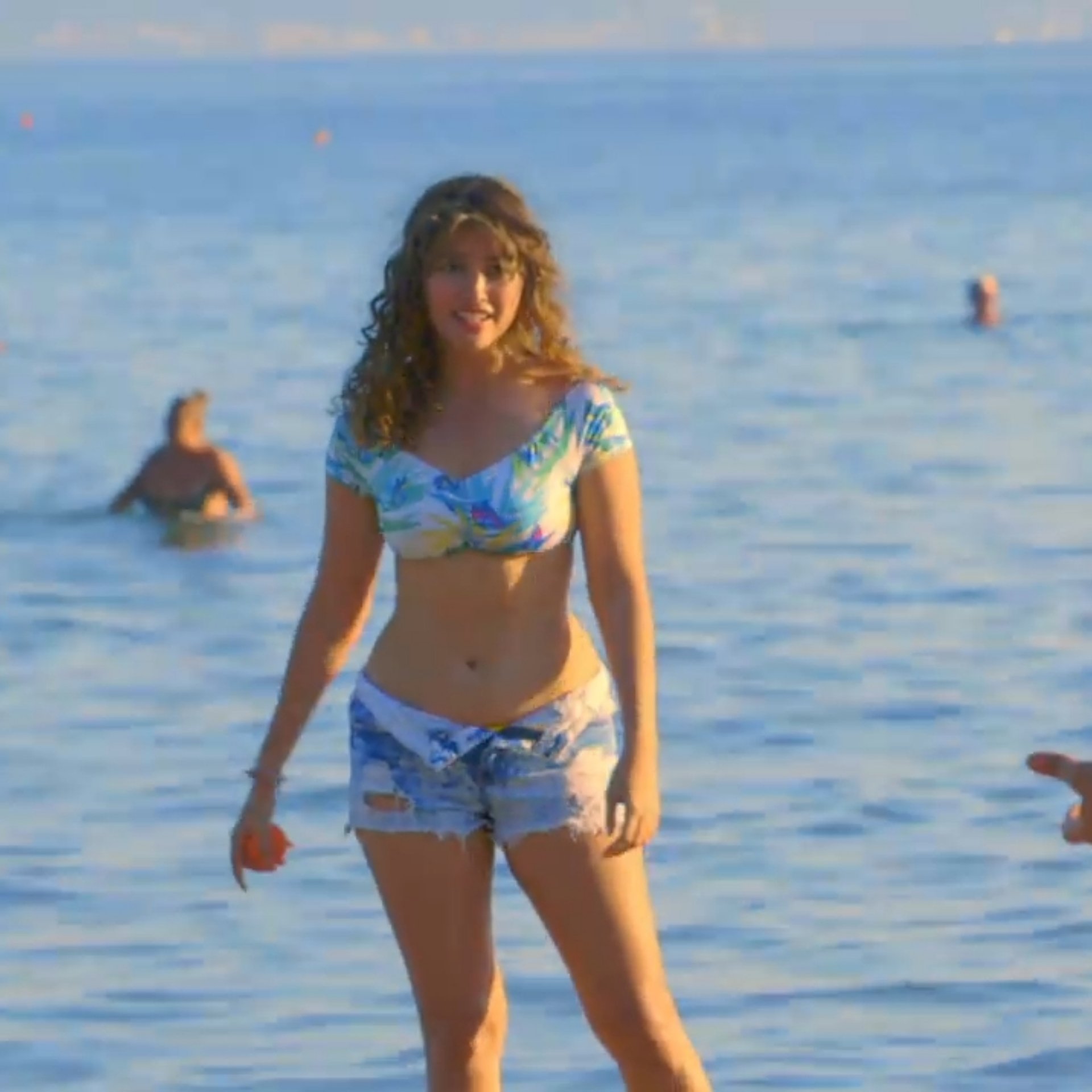 Kapamilya Online World on X: LOOK: Liza Soberano shows off her sexy bod on  #MakeItWithYou! 🔥😍😍😍 t.coTvTIhFUrJj  X