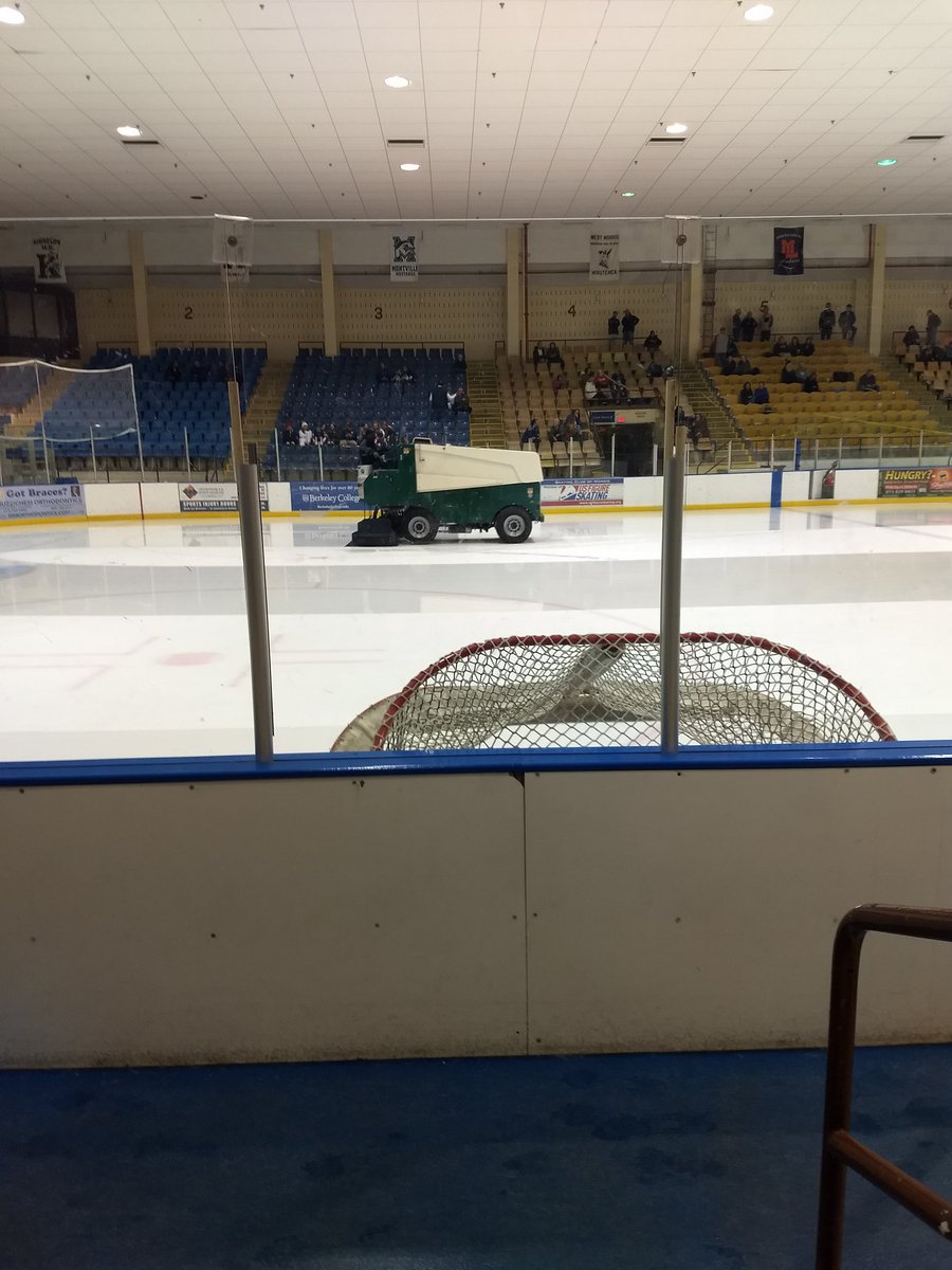 BillLibrera's tweet photo. Chatham Hockey up 5-3 over Madison after 2 https://t.co/W6Tfq3iEs8