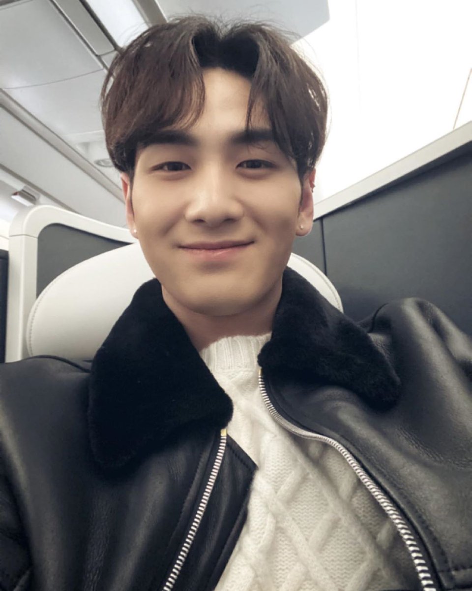 NUE5T_instagram's tweet photo. [ 200116 nuest_official ] 
백호가 드디어 갑니다 <dunhill AW 2020 PARIS FASHION WEEK> Let's Go~! #던힐 #dunhill #dunhillSS20 #dunhillAW20

#뉴이스트_JR_아론_백호_민현_렌 #NULOΛEstagram #뉴이스트 #NUEST

https://t.co/RNWRm96tV0 https://t.co/NBuFgVzGL0