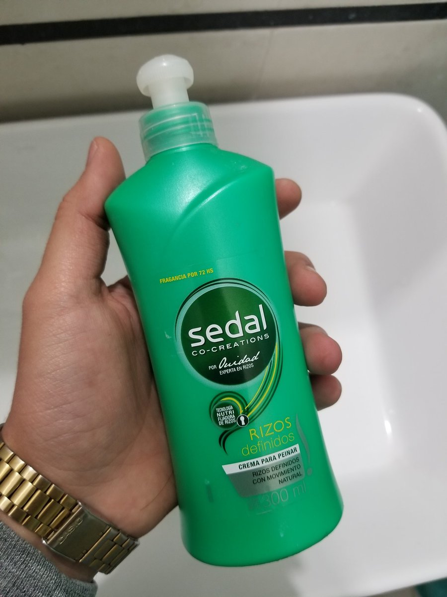 HumaranManuel's tweet photo. Hola, buenas noches. Tenía cuatro días bañandome con esto, hasta que me di cuenta que es crema para peinar. Gracias! https://t.co/hG2wHI163R