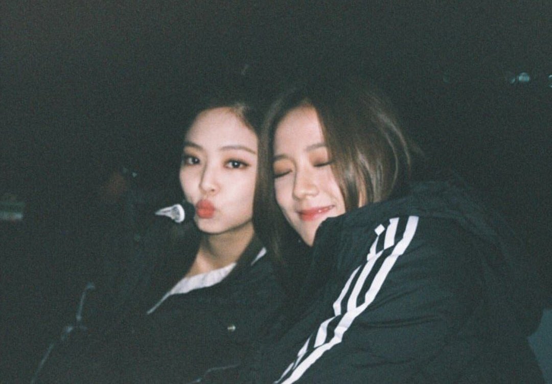 _jenangel's tweet photo. #JennieAngelDay 💙 https://t.co/XDsLAt9e5F