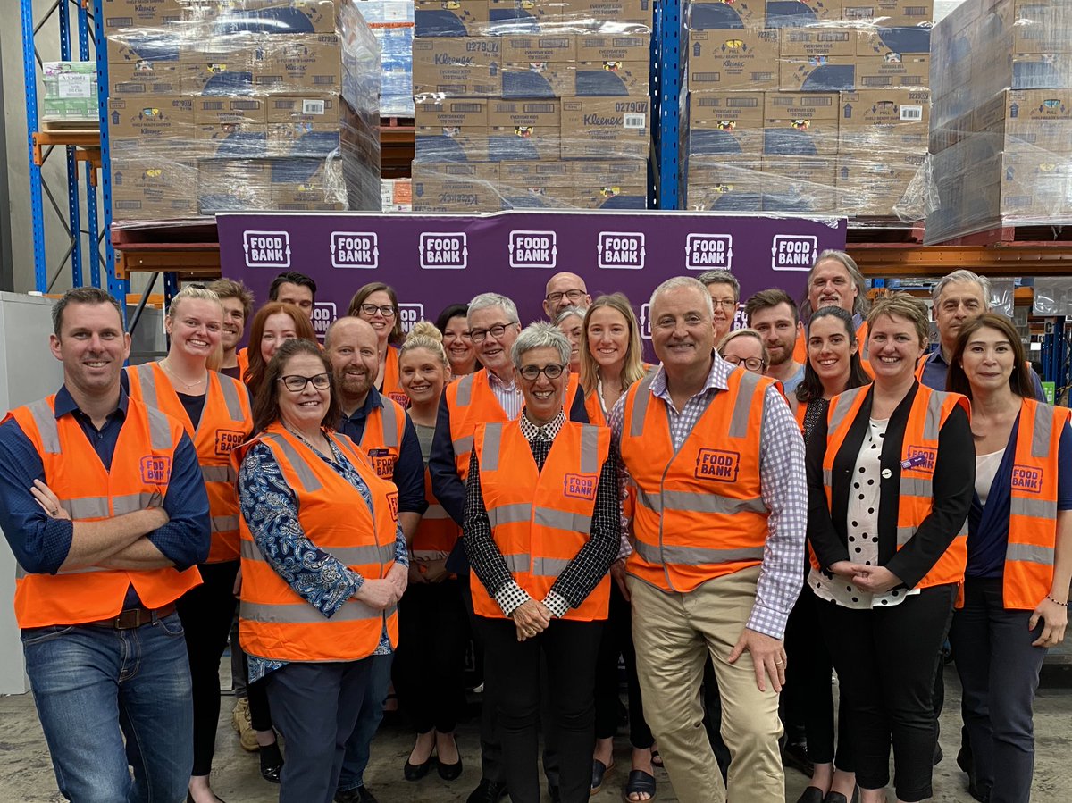 VicGovernor's tweet photo. Thanks to the staff at @FoodbankVic who work tirelessly throughout the year to coordinate the organisation’s important work https://t.co/AIB2blttit