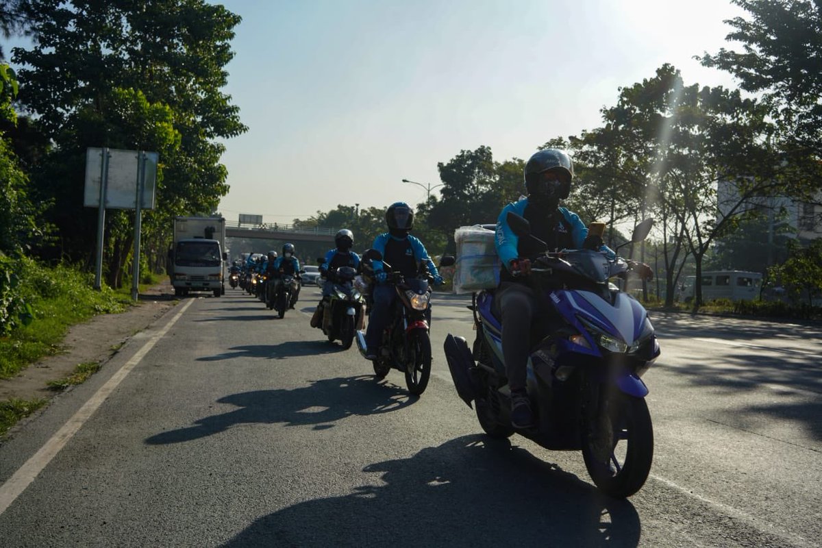 angkas's tweet photo. ANGKAS BIKERS... assemble. 

📍 #AlagangAngkas Relief Operations @ Tanauan &amp; Lipa, Batangas https://t.co/LIjtBbes2J