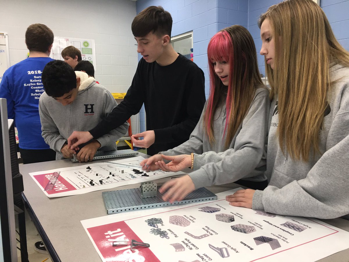 cgarrison5526's tweet image. #psmsSTEAM Ss back from break and fired up! Returning Ss continue their automated systems while new students are learning parts and procedures. #FutureReadyPCSS #TeachCTE #STEMeducation @theTSIN @TnSTA @Zurek_STEM @PLTWorg @VITALK12 @PSMSBulldogs