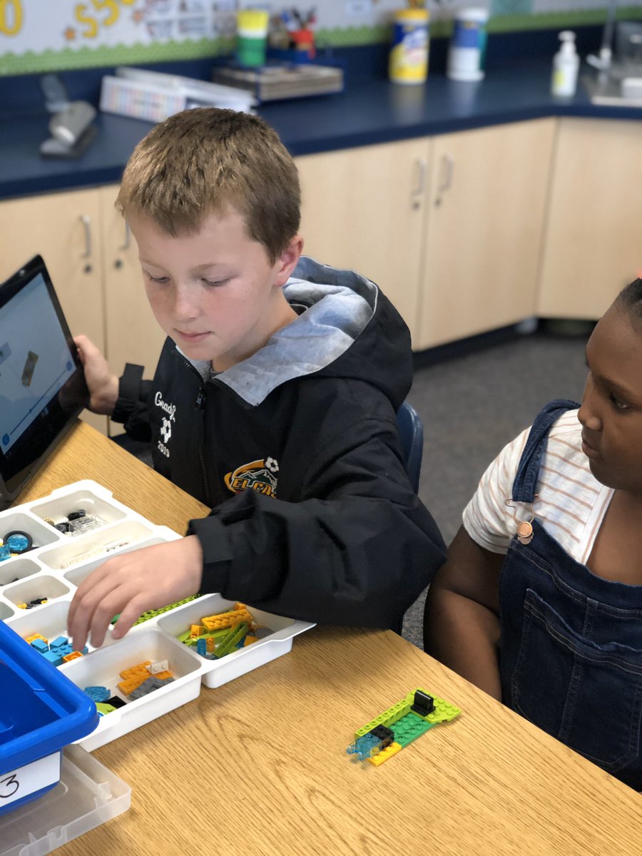 MrsMalloryFH's tweet photo. Learning about robotics and coding using the Lego WeDo 2.0. Creating and solving real world problems in 4th grade today! #fhwow #legoeducation @CajonValleyUSD @CVWorldofWork @mkuhfal8 @davidmiyashiro @FlyingHillsFAME https://t.co/Y76J7548lQ