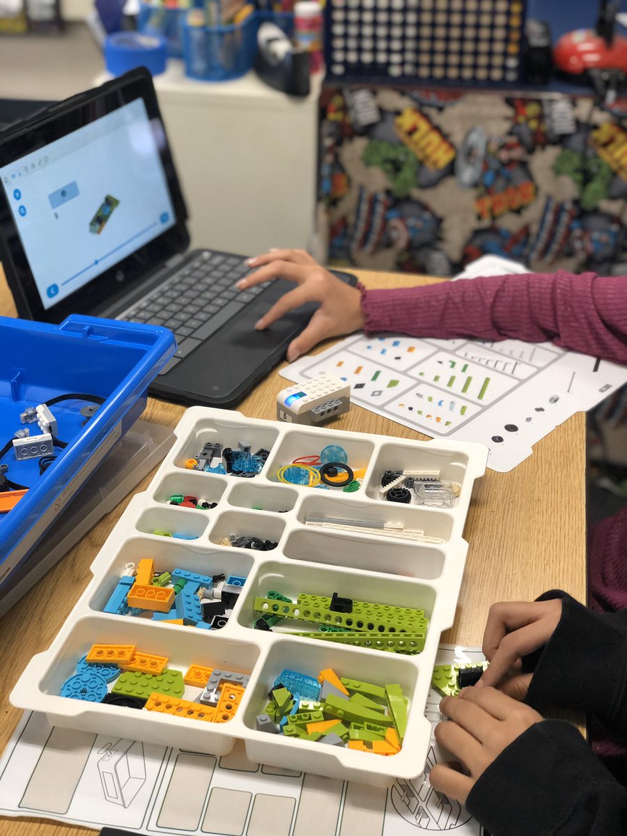 MrsMalloryFH's tweet photo. Learning about robotics and coding using the Lego WeDo 2.0. Creating and solving real world problems in 4th grade today! #fhwow #legoeducation @CajonValleyUSD @CVWorldofWork @mkuhfal8 @davidmiyashiro @FlyingHillsFAME https://t.co/Y76J7548lQ