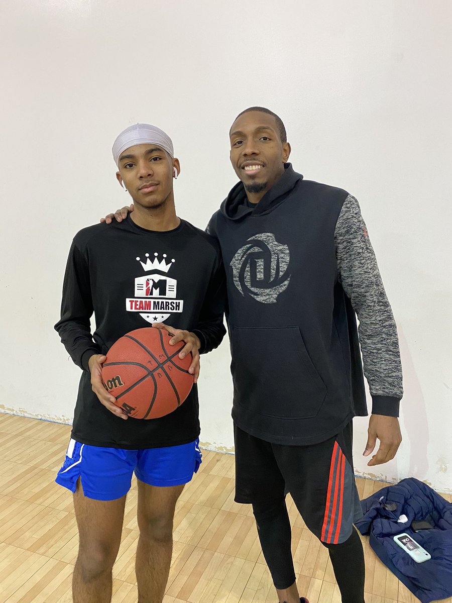 ChrisBrown_2023's tweet photo. Walked in to The Grind Factory wearing my #Duke gear and ran into #DeMarcusNelson. https://t.co/pI8HYseXiQ