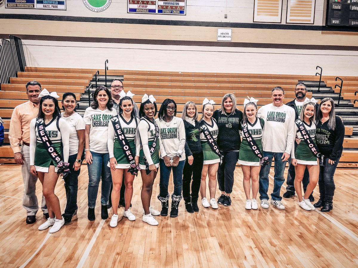 lakeorioncheer's tweet image. Senior Night! Congrats to the class of 2020 💚 4 Years on the mat and the best is yet to come #HOADforever