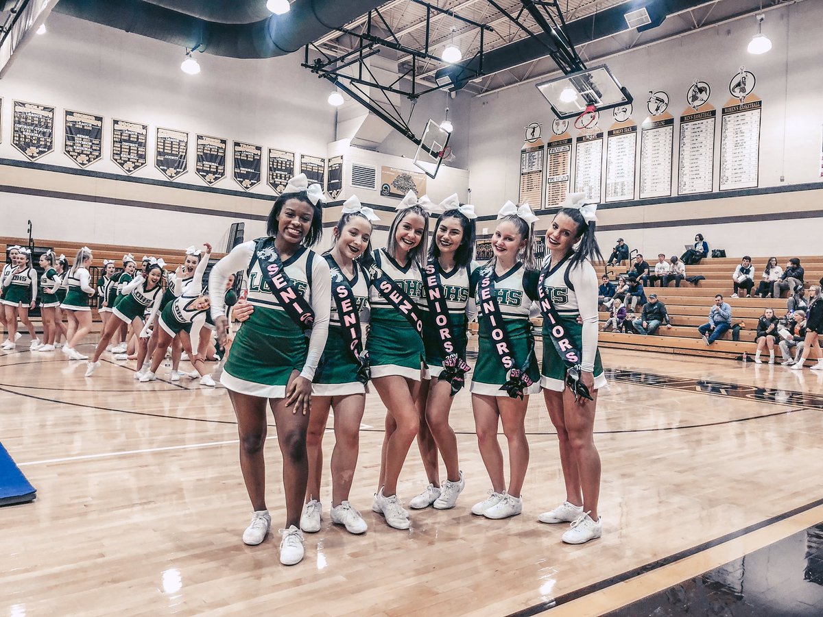 lakeorioncheer's tweet image. Senior Night! Congrats to the class of 2020 💚 4 Years on the mat and the best is yet to come #HOADforever