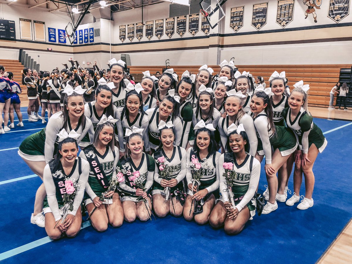 lakeorioncheer's tweet image. Senior Night! Congrats to the class of 2020 💚 4 Years on the mat and the best is yet to come #HOADforever