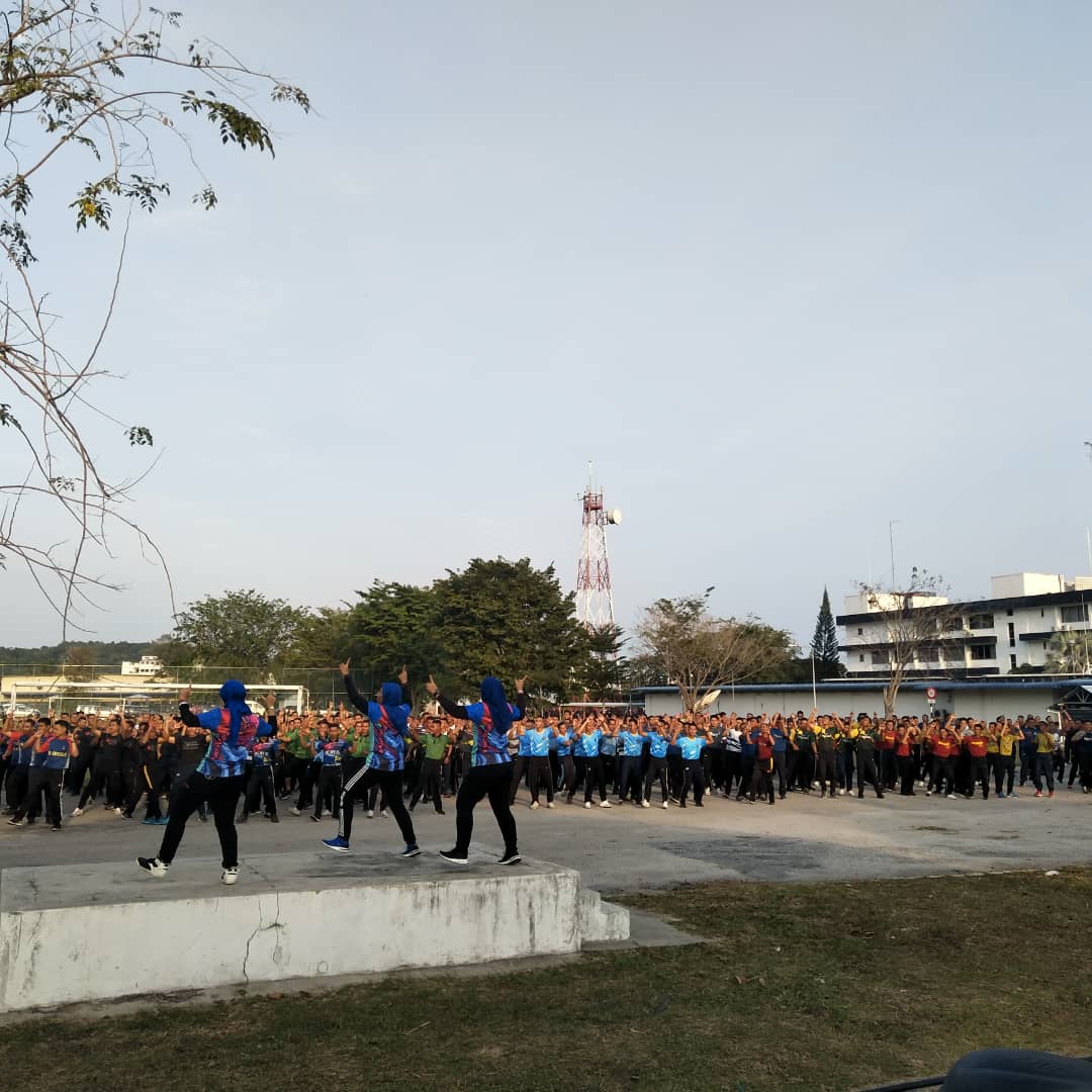 KdLedang_RMN's tweet photo. Program Armada sportif dilaksanakan bagi menghangatkan lagi kemeriahan KMO 25/20.
Aktiviti Zumba dan Fun Run anjuran SPP ke-26.
Armada Cergas Armada Juara.
 
@KdLekiuFrigate
@MPA_Barat 
#Letsgetsweat
#ArmadaSportif
#KMO25/20
#WeMeantoWin https://t.co/tiNX8Ppysf