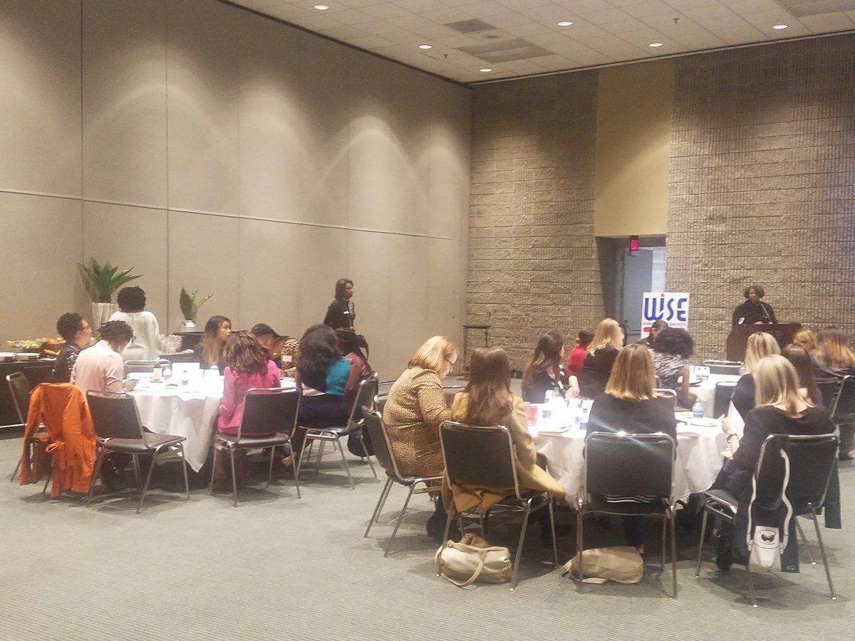JSevilla_24's tweet photo. Packed 🏠 @WISEAtlanta #SpeedMentoring. Mentors dropping 💎. Talked networking, tips to develop good time management skills &amp; navigate organizational change. #MentoringMonth #wiseworks #WomenInSports #WISEATL https://t.co/MsbVci8kpS