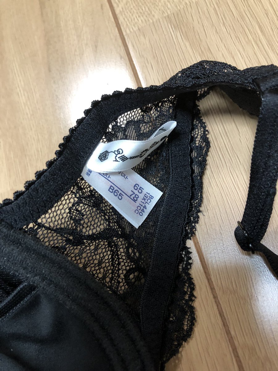 NjZbh's tweet photo. No.5姪っ子(19歳)の下着、ブラb65、ショーツM、ショーツは2枚です。古いかな？  7000円 https://t.co/vax6pK0KTE