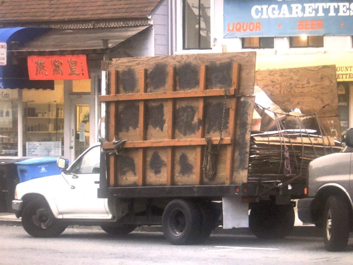 CleanUpWestSoma's tweet photo. The “mosquito fleet” of P/U trucks are gone!
Doesn’t @ECS_SF Canon Kip know that China stopped buying our cardboard, so with prices plummeting no one is picking it up, no money in it anymore.
Seems like few businesses know this, piles all over the place in SF. #filthySF https://t.co/KTbAYVwYgv