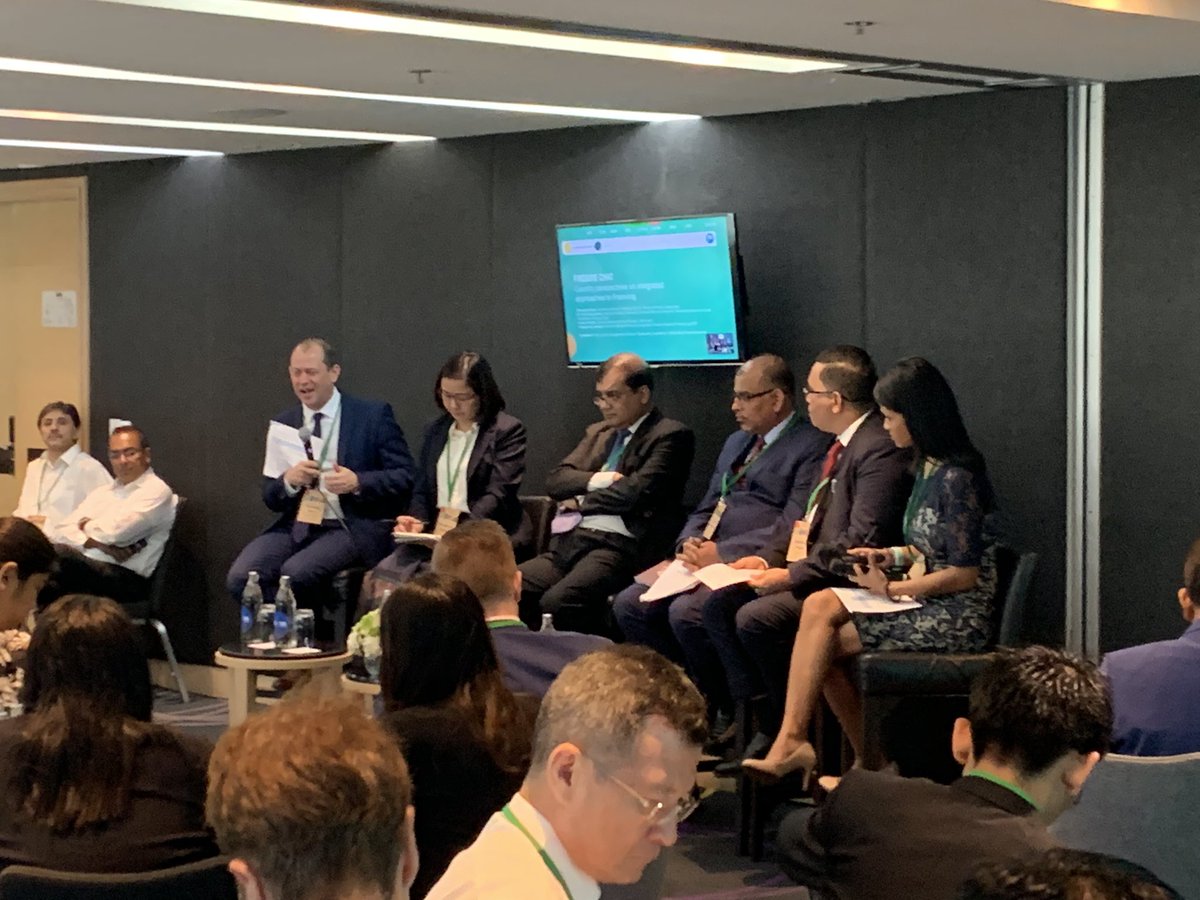 Emily Davis tweet media