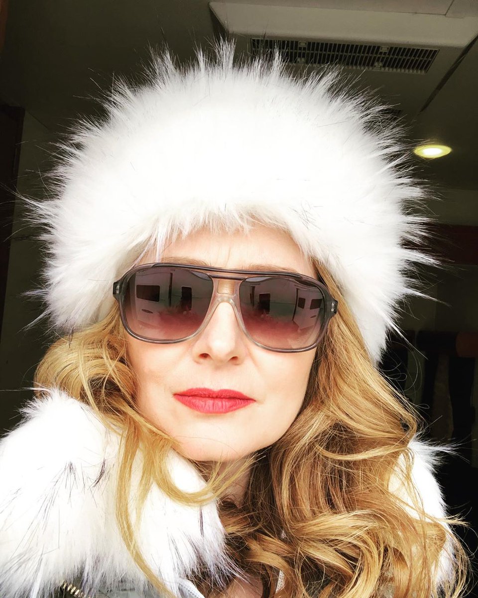 MirandaOttoFr's tweet photo. Instagram Miranda Otto
_____
Charlotte in Thet Het. 🏂🎉🖤🎥⛄️🕺 #downhillmovie #thethet #skihard #relaxifyoucan https://t.co/7juIecxB77