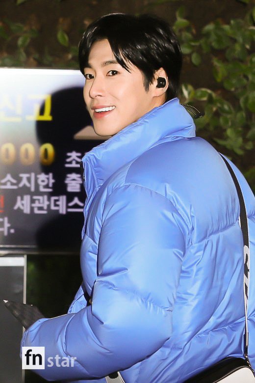 WeAreUforyunho's tweet photo. 200116✈️ part3

#vible #VIBLE #ViBLE 
#정윤호
#유노윤호 
#ユノ 
#ユンホ 
#Yunho
#郑允浩
#瑜卤允浩
#U_Know
#동방신기 #TVXQ #東方神起 
#tohoshinki
#TOHOSHINKI #DBSK
#Tohoshinki 
#underarmour #UnderArmour
#standbyuknow
#まなざし https://t.co/xIs9milLoZ